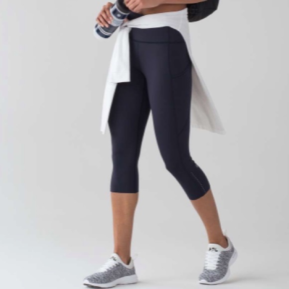 Lululemon Fast & Free Crop II - Picture 7 of 11